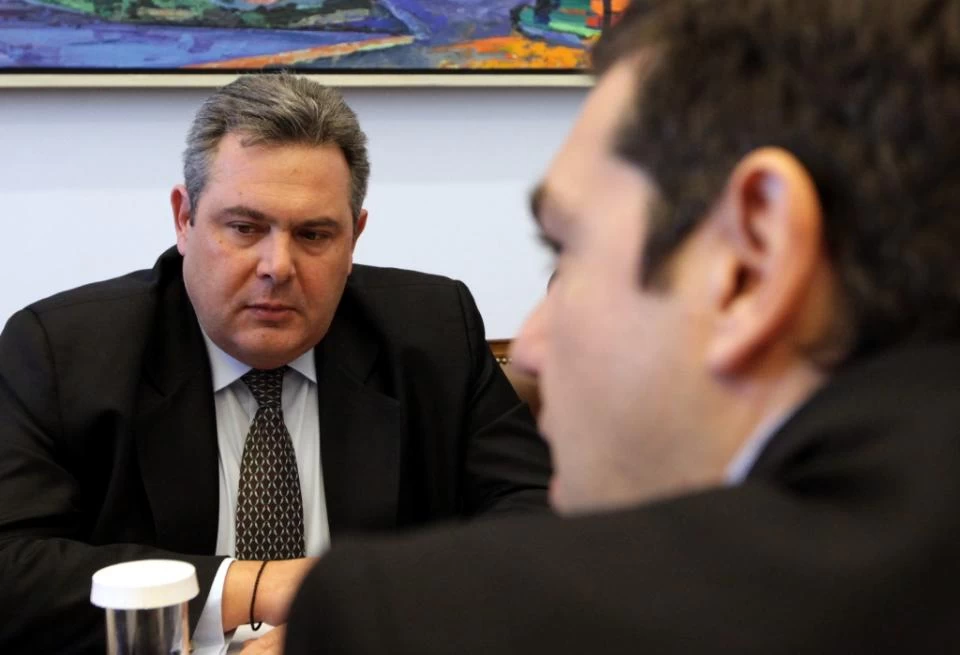 Πολιτικό χάιδεμα απο τον Τσίπρα στον Καμμένο – Για πόσο ακόμη;